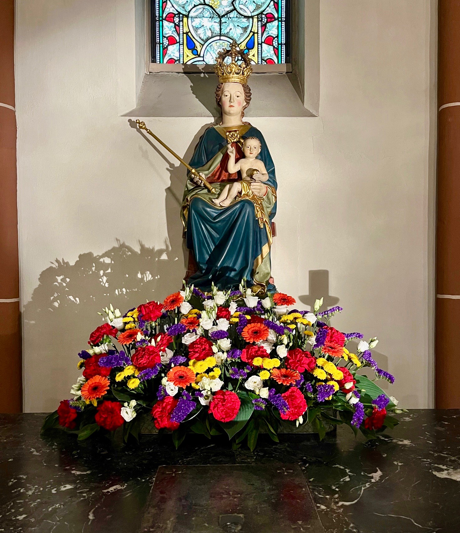 Maialtar in St. Clemens (c) Schloesser Maialtar in St. Clemens (c) Schloesser