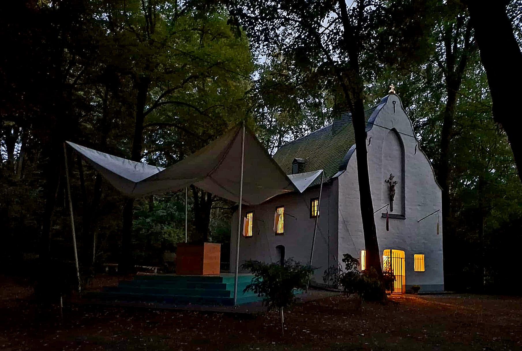 Abenddämmerung an der Irmgardiskapelle